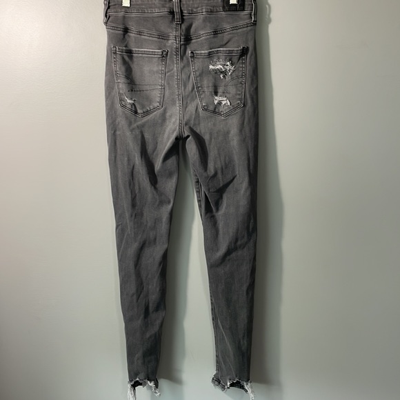 American Eagle Super high rise jegging size 8. Grey distressed. - Picture 6 of 9